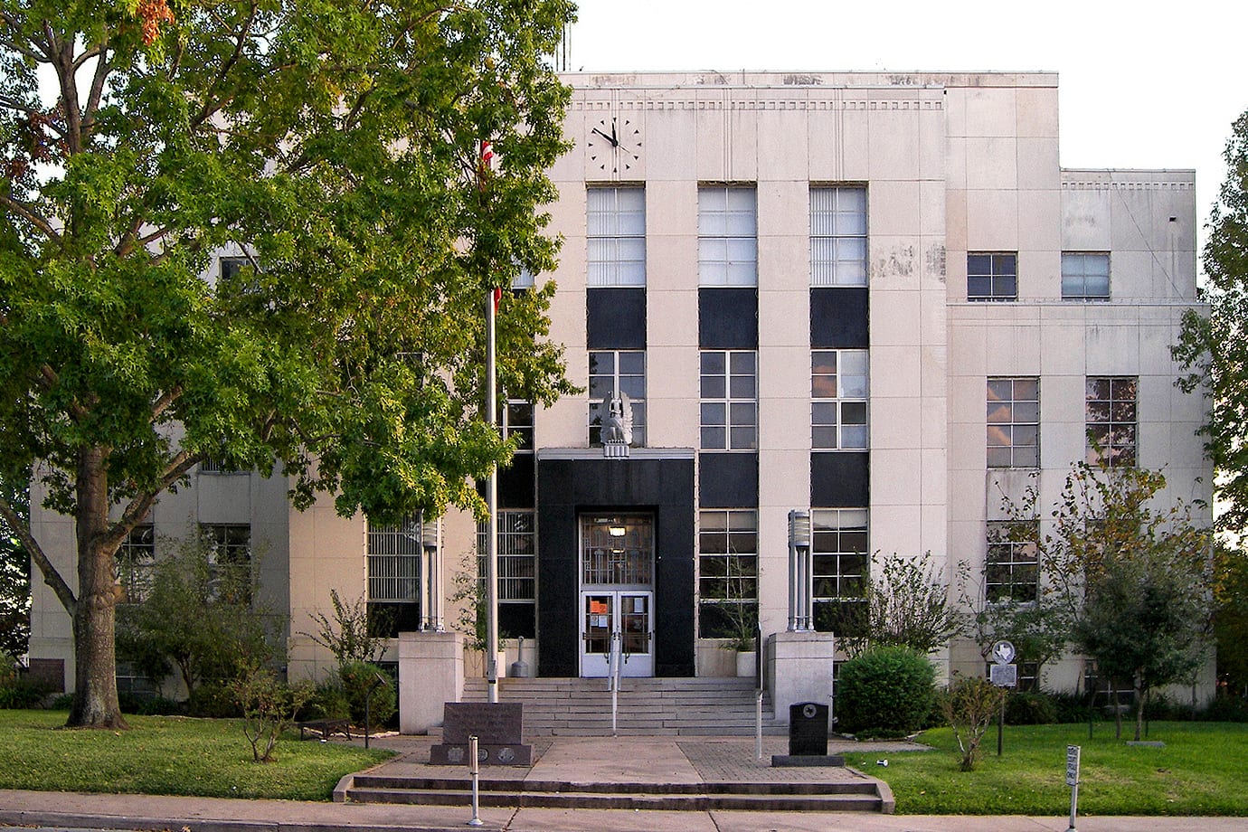 Washington_county_courthouse_texas